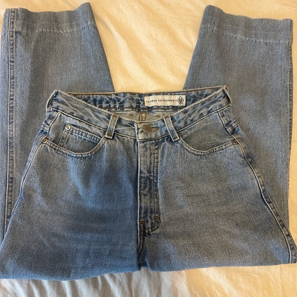 Gloria Vanderbilt Cropped Blue Jeans - Picture 2 of 4
